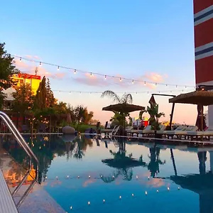 Olivia's Hill Hotel Kryemëdhej